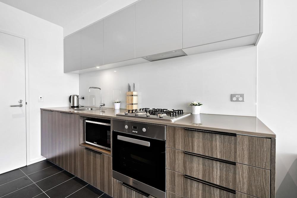 ABIGAIL, 2BDR Docklands Apartment