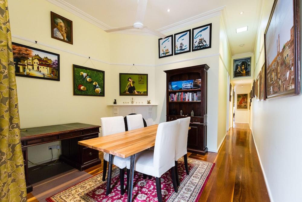 ALEXANDER, 2BDR South Melbourne House
