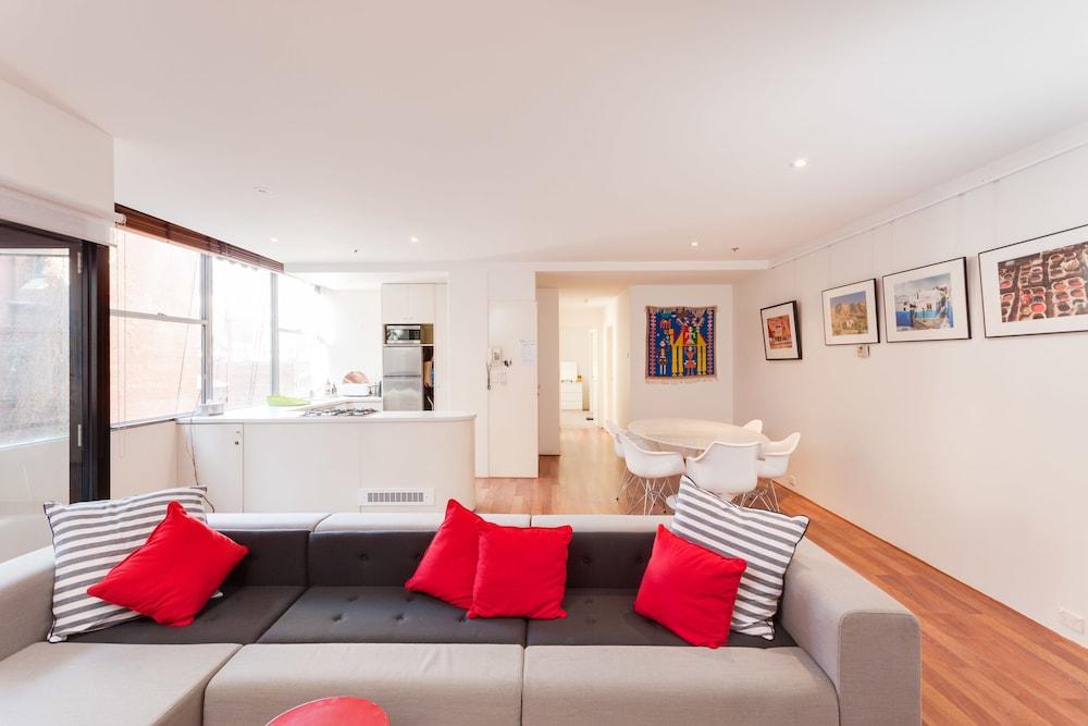 BENJAMIN, 2BDR Melbourne Apartment