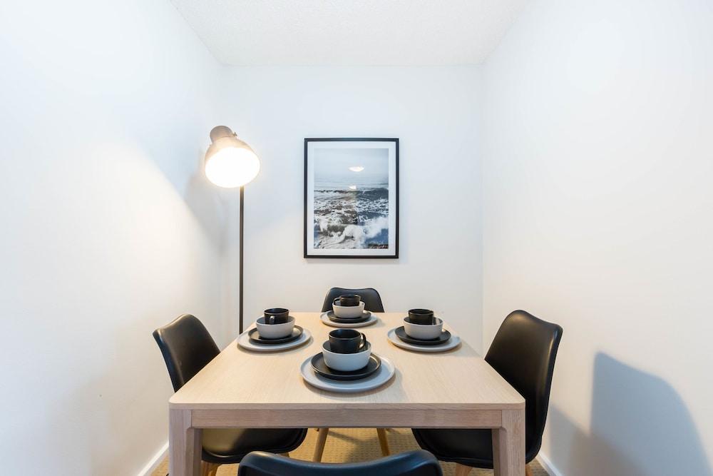 BROOKE, 1BDR St.Kilda Apartment