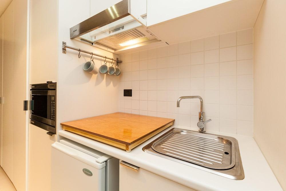 CELESTE, 1BDR East Melbourne Apartment