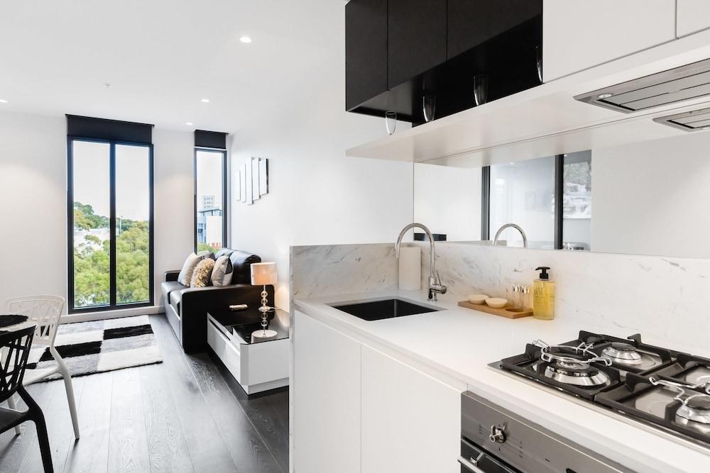 ESTHER, 2BDR South Yarra Apartment