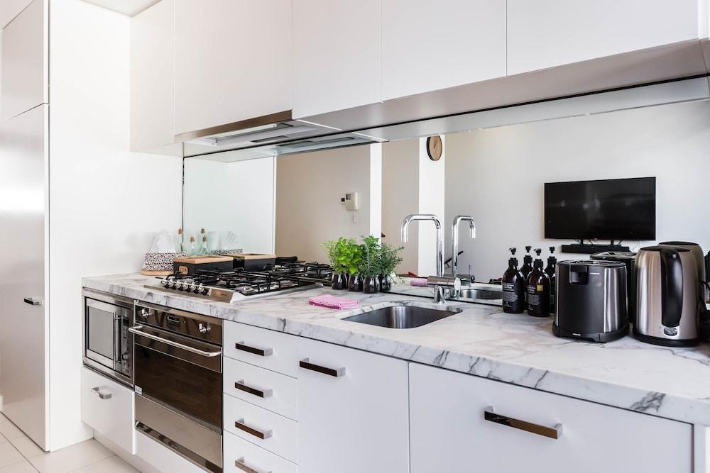 EVAN, 1BDR Southbank Apartment