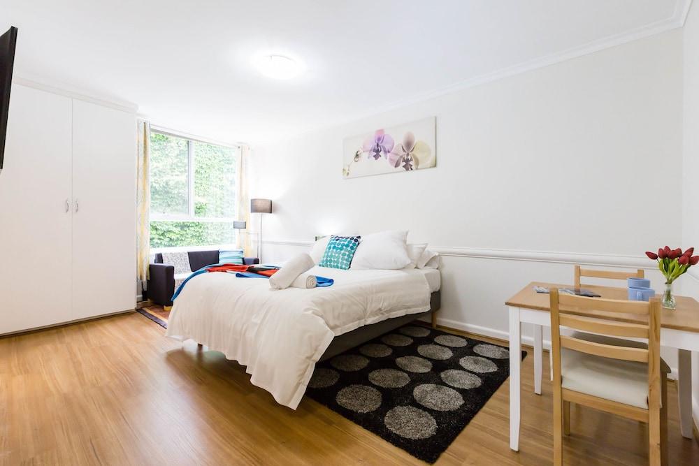 GENIE, 1BDR East Melbourne Studio