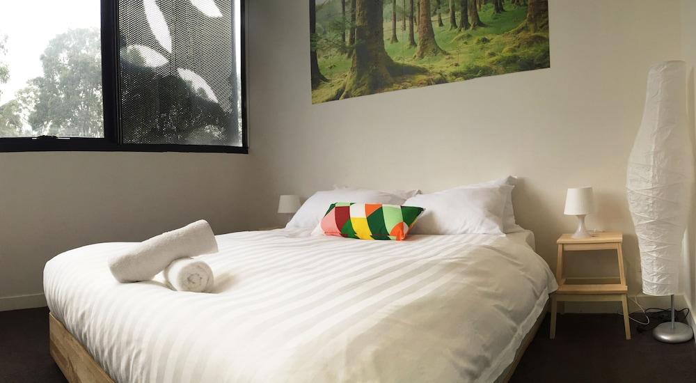 GEORGE, 1BDR North Melbourne Apartment