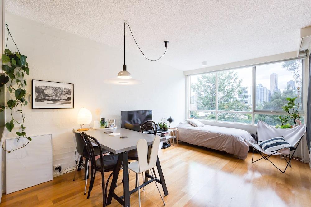 ISAAC, 1BDR South Melbourne Apartment