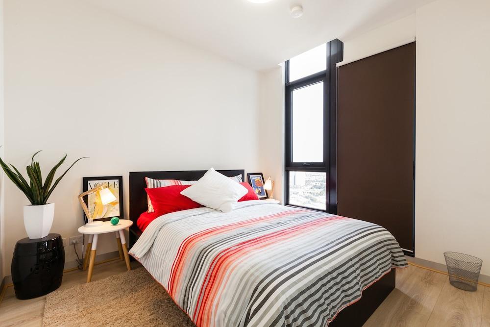 LENA, 2BDR Southbank Apartment