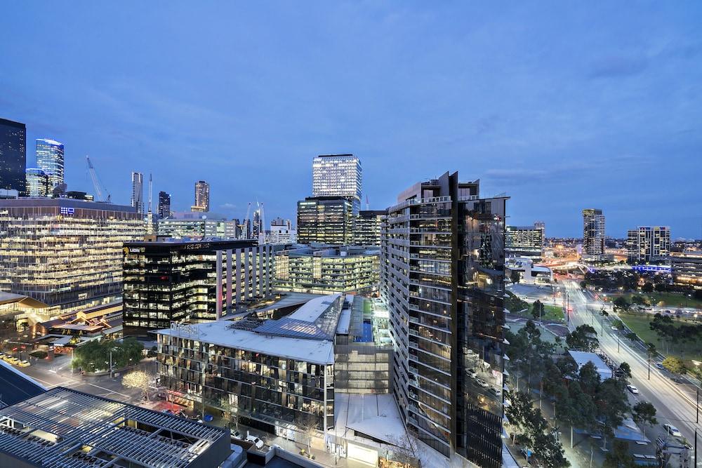 MIRANDA, 1BDR Docklands Apartment