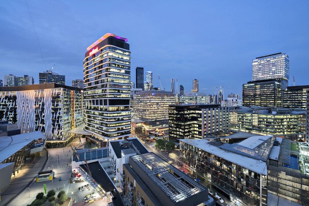 MIRANDA, 1BDR Docklands Apartment