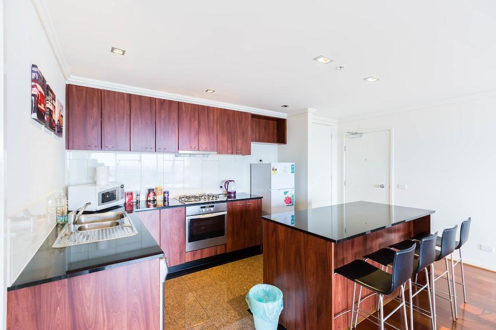 MORGAN, 2BDR Southbank Apartment