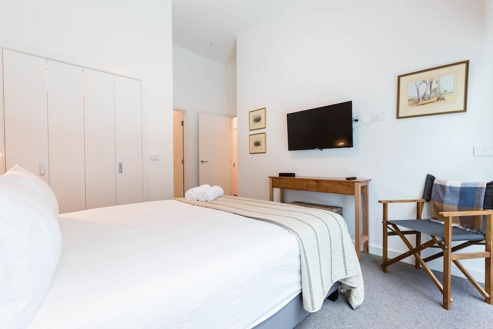 MURRAY, 1BDR Fitzroy Apartment