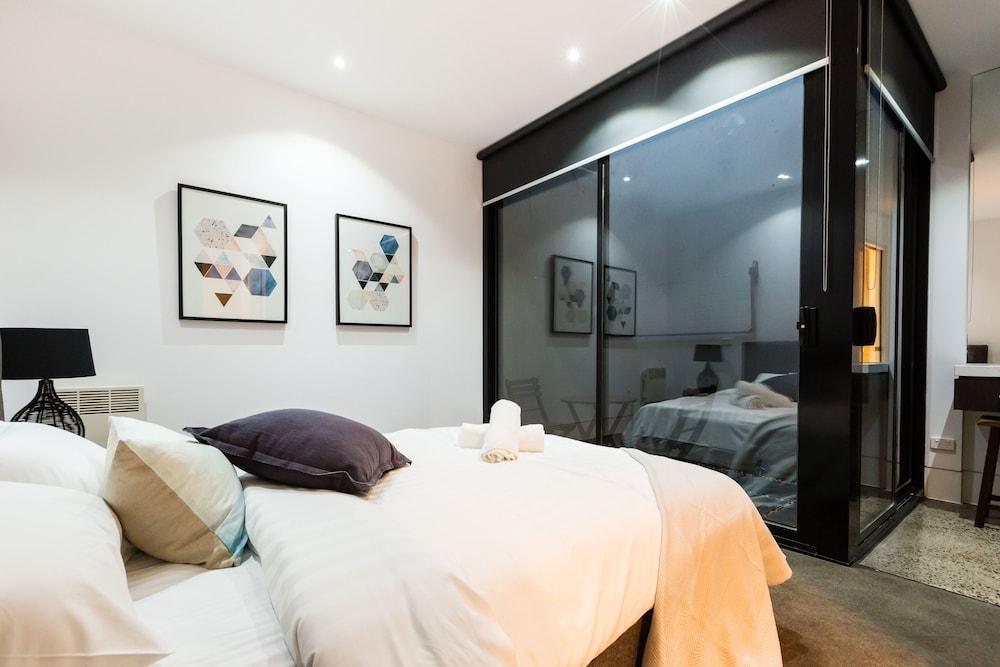 SOPHIA, 2BDR North Melbourne House