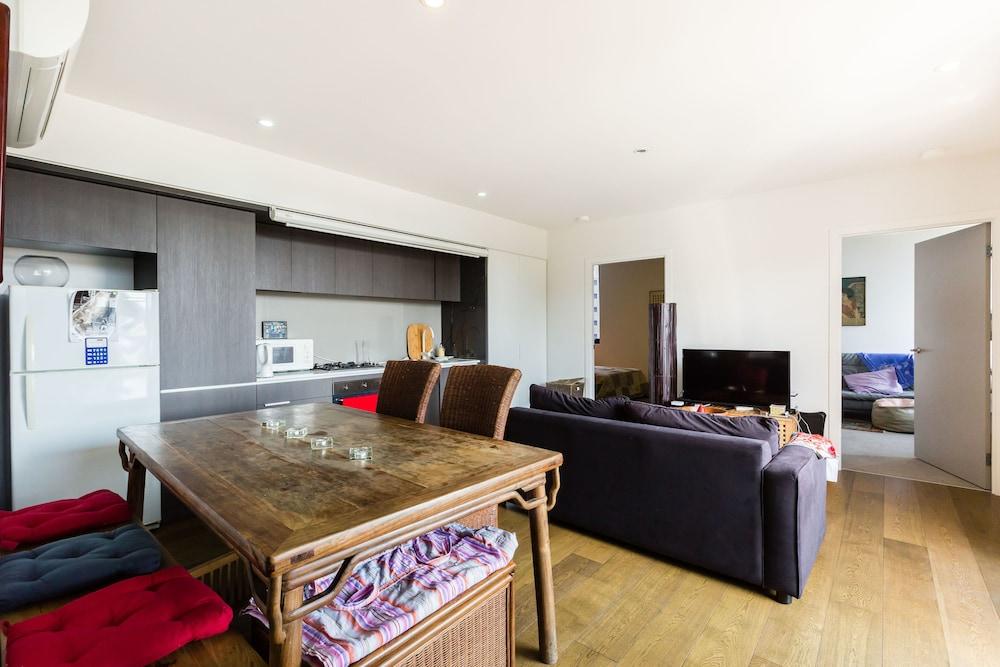 TALIA, 1BDR Carlton Apartment