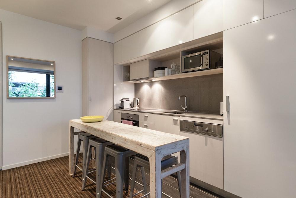 ZACH, 1BDR St.Kilda Apartment