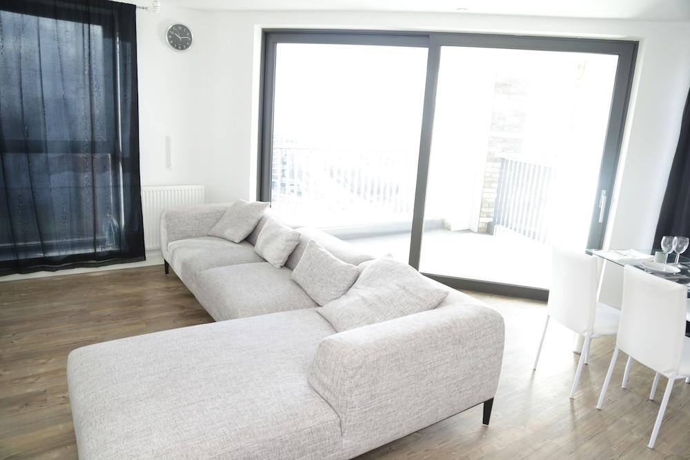 Pontoon Dock Apartment