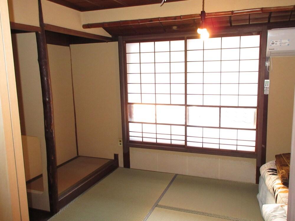 Tsushima Guest House - Hostel