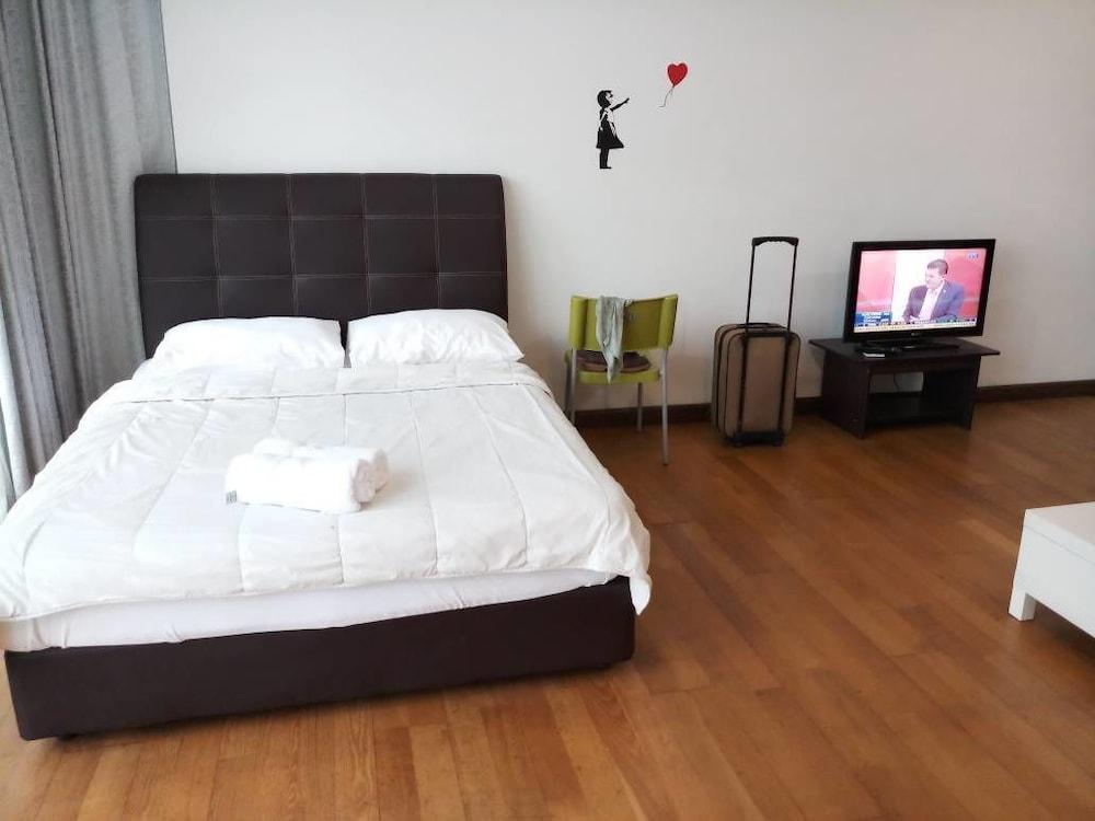 Regalia Suites by iHost