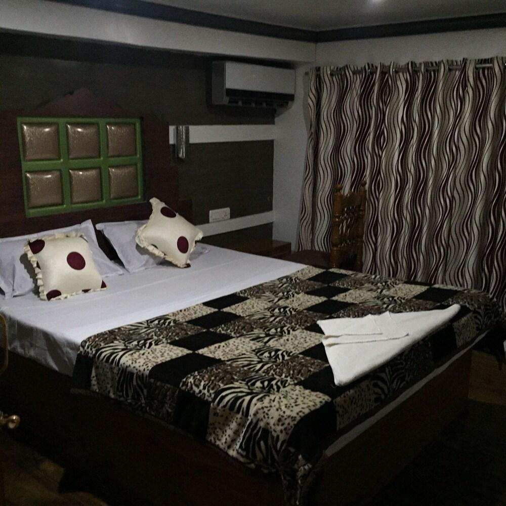 Lake India House Boats