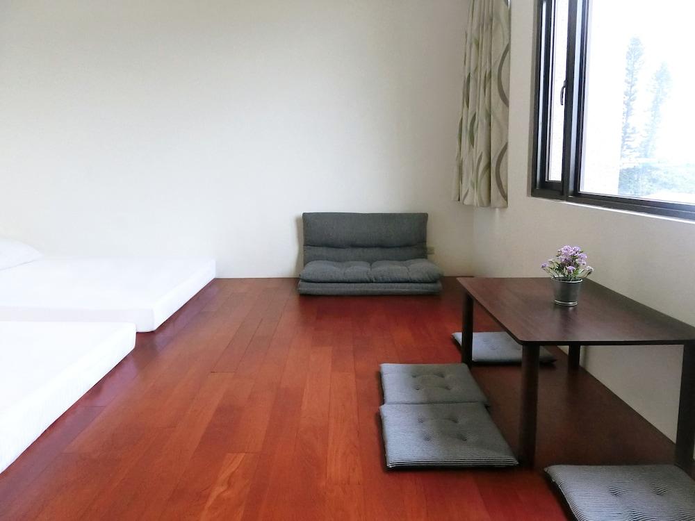 Migratory Birds Hotel