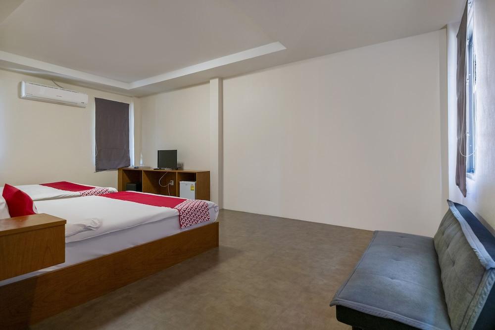 OYO 665 Sj House Hotel