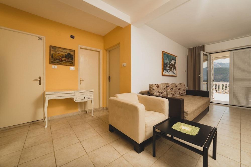 Apartments Villa Ana