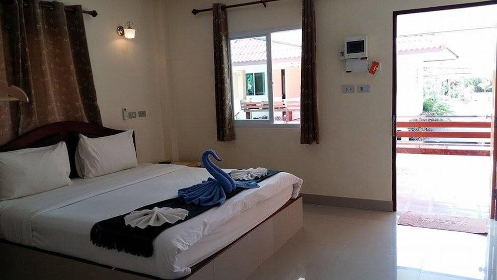 Naris Phuview Resort