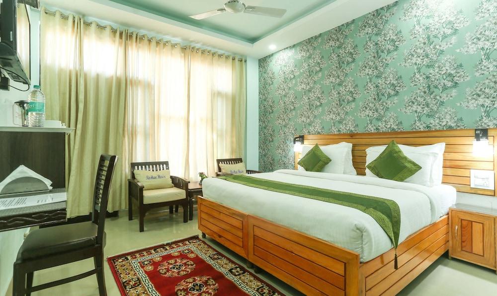 Treebo Roshan House With Valley View