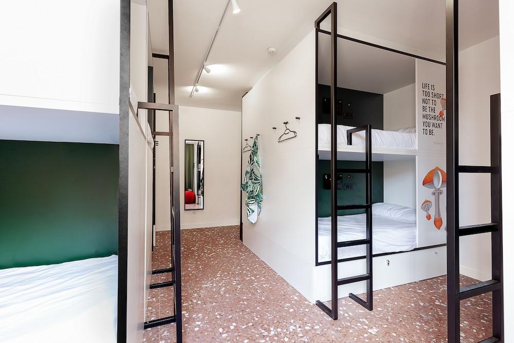 2060 The Newton Hostel & Market