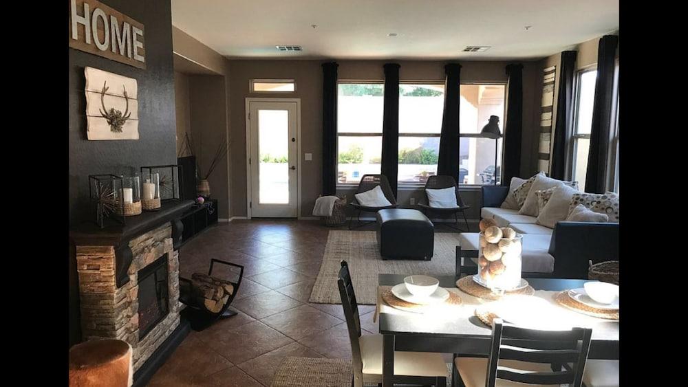 3BR Goodyear Home Pvt Pool Sleeps 8