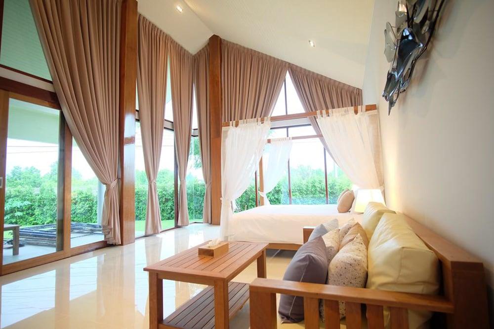 Proud Villa Hua Hin Resort