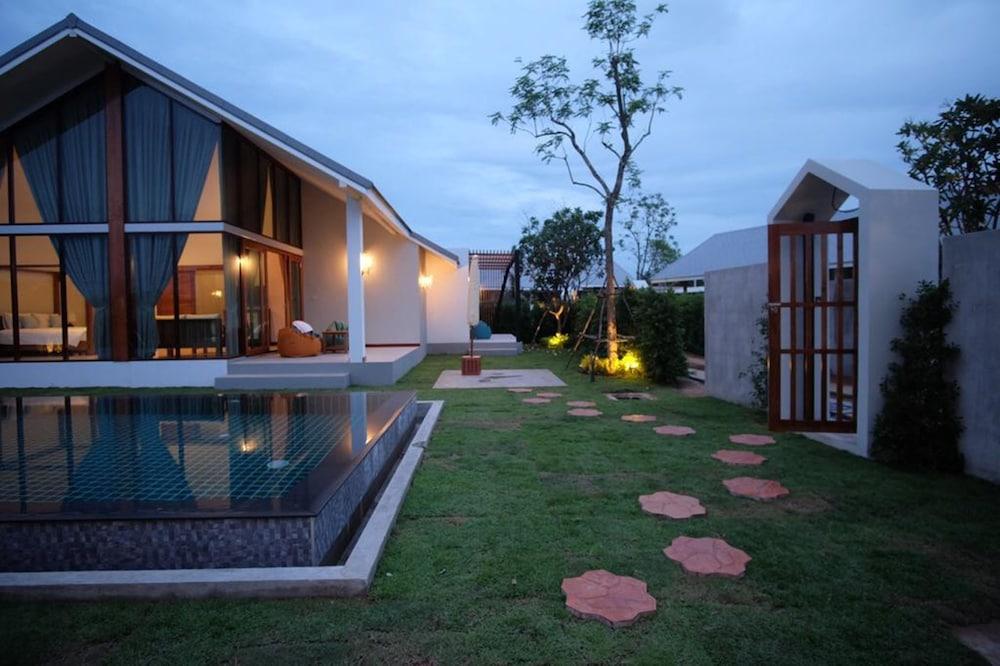 Proud Villa Hua Hin Resort