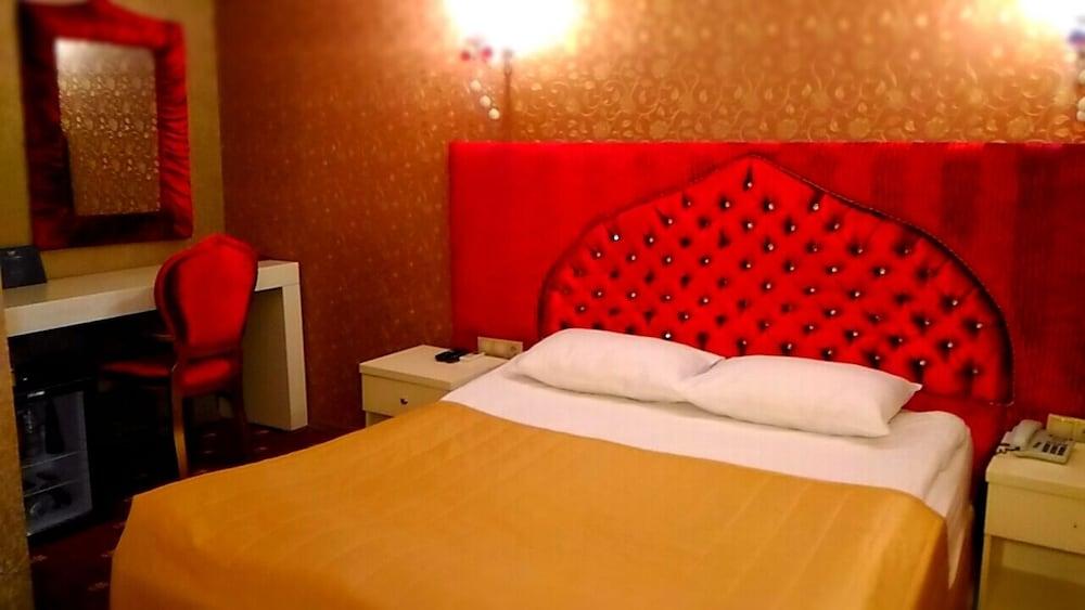 Sarr Tac Mahal Hotel