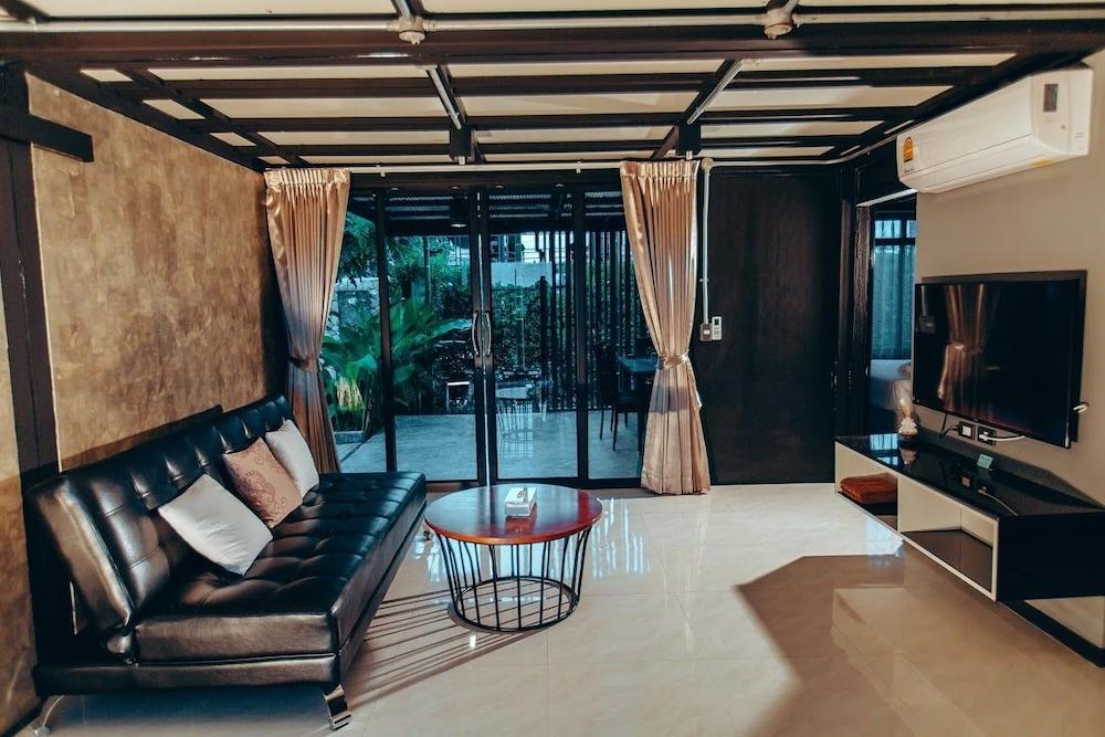 Mawadee Island Resort