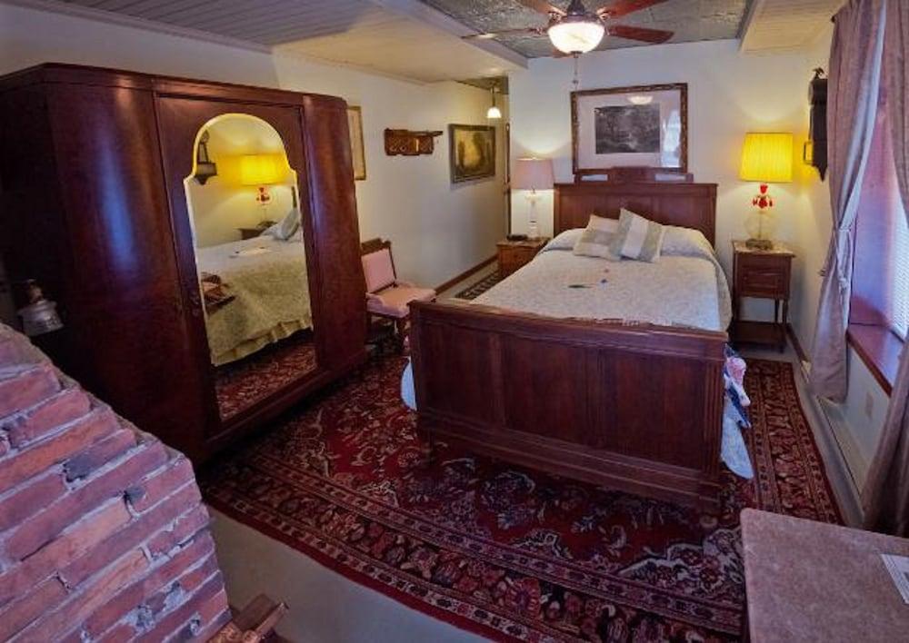 Old Winterport Commercial House