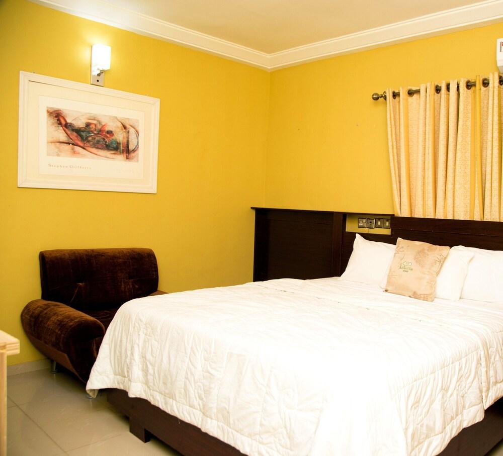 Beck Flo Hotel & Suites Ent