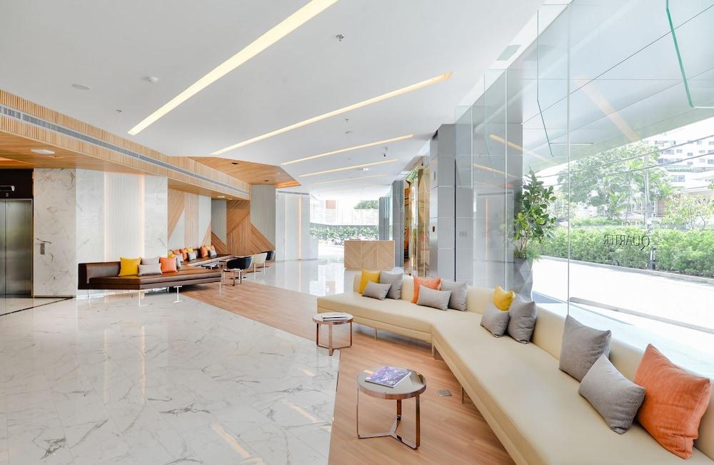 The Quarter Ari by UHG