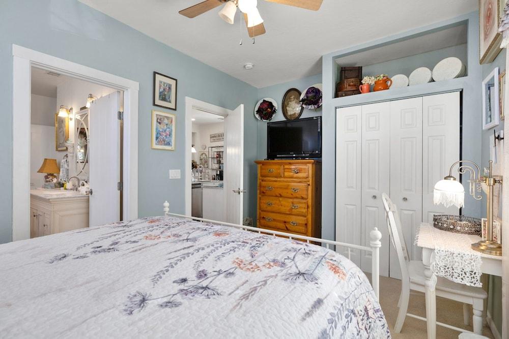 Virginia St Dollhouse