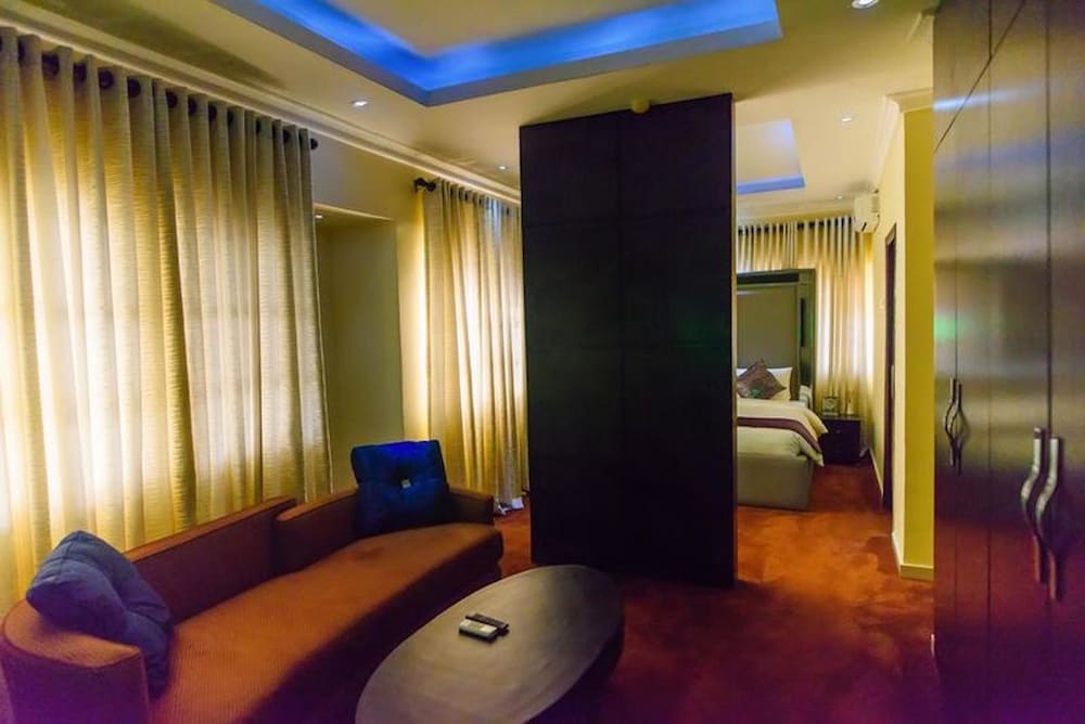 CribVille Hotel & Suites