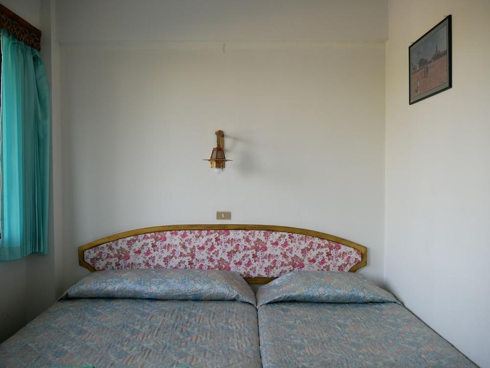 Royal Jommanee Hotel