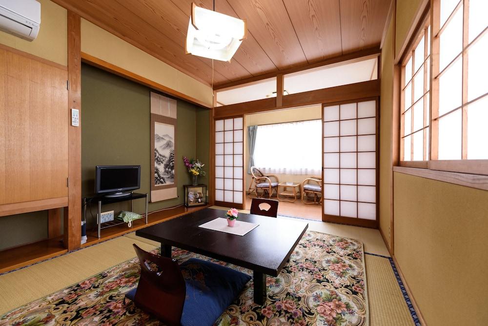 Yufuin Onsen Ryokan Jinnouchi