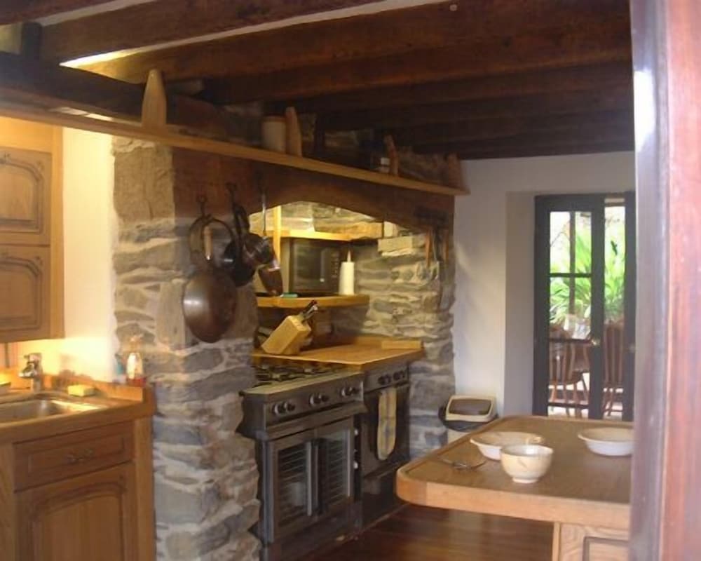 Horseshoe Pass Holiday Lets