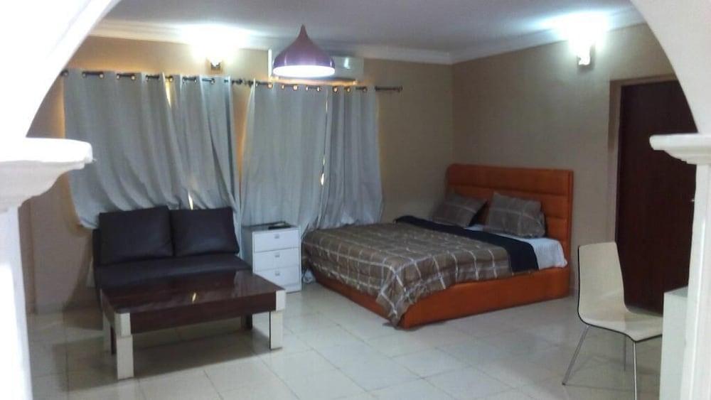 Leez Luxury Apartment