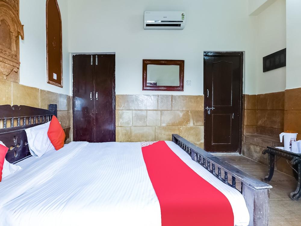 OYO 10132 Hotel Regal Inn