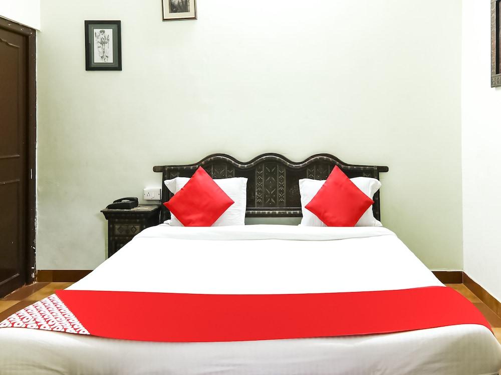 OYO 10132 Hotel Regal Inn