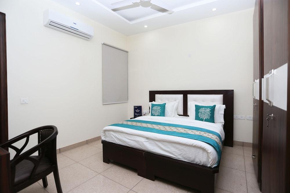 OYO 8205 Hotel Petals Inn