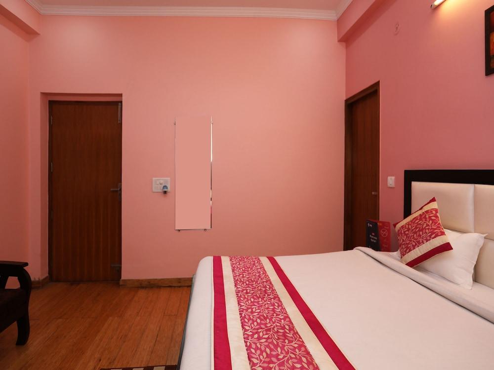 OYO 9341 Mascot Pentazz