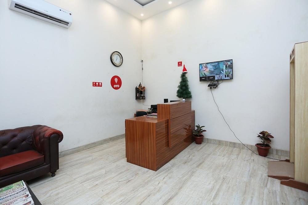 OYO 11340 Hotel Lakshmi Palace