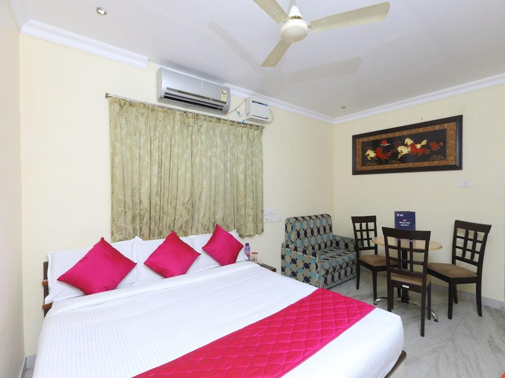 OYO 1054 Hotel AVNB Towers