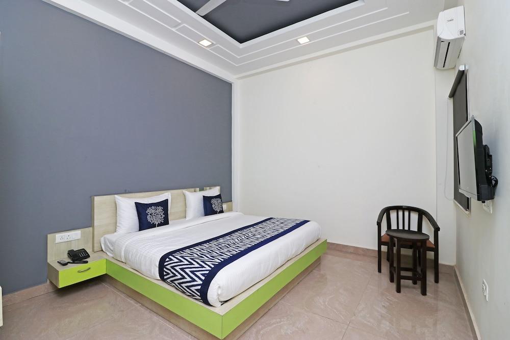 OYO 10668 Hotel Viditva 3