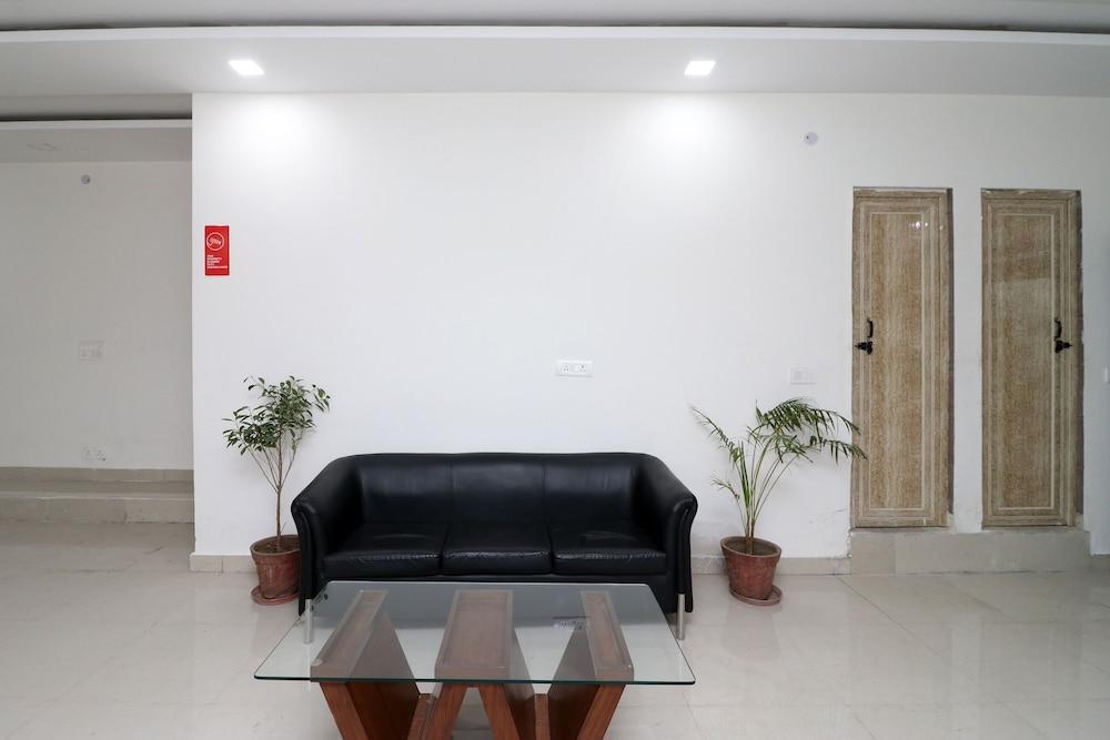 OYO 10668 Hotel Viditva 3